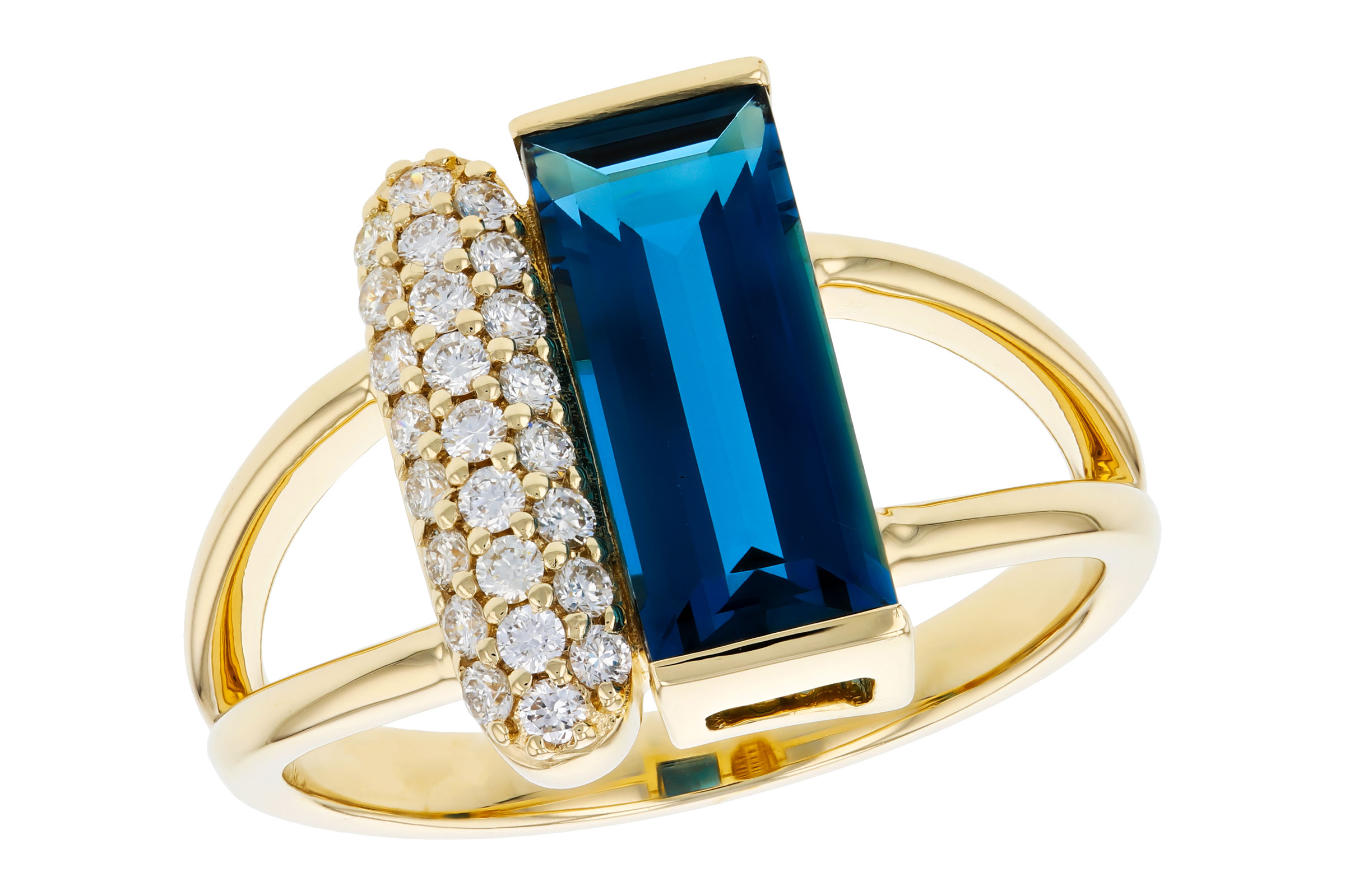 D302-74932: LDS RG 2.67 LONDON BLUE TOPAZ 2.92 TGW (12x5MM BT)