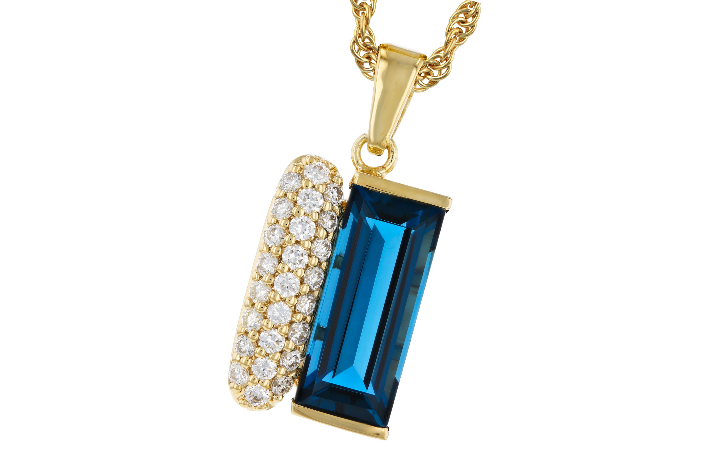 D302-74941: NECK 2.67 LONDON BLUE TOPAZ 2.92 TGW (12x5MM BT)